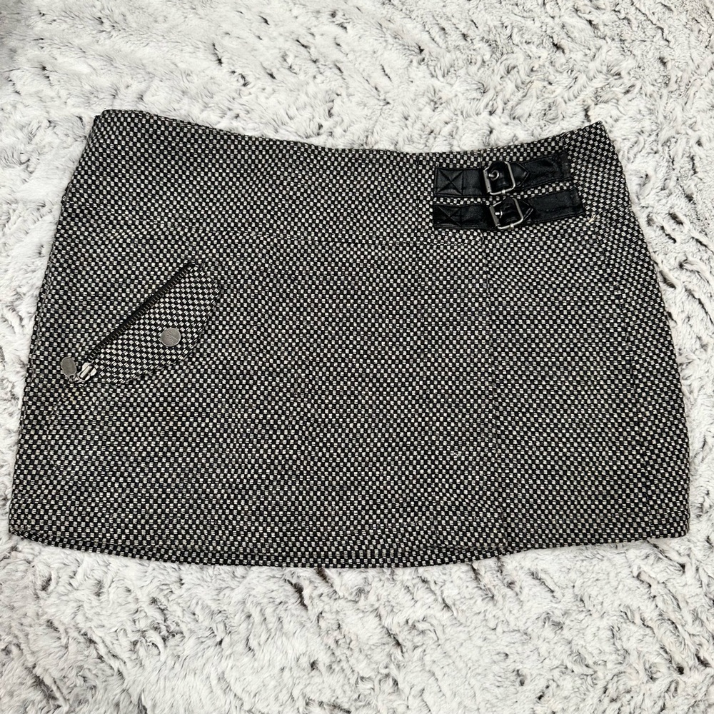 Vans Monochrome Buckle Mini Skirt